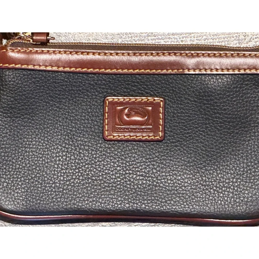 Dooney & Bourke Black Pebbled Leather Wristlet Clutch Brown Trim Purse Slim